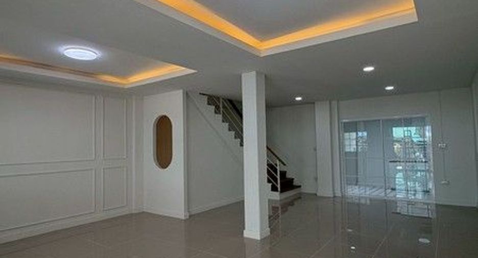 For sale 3 bedrooms townhouse in Nong Khaem, Bangkok