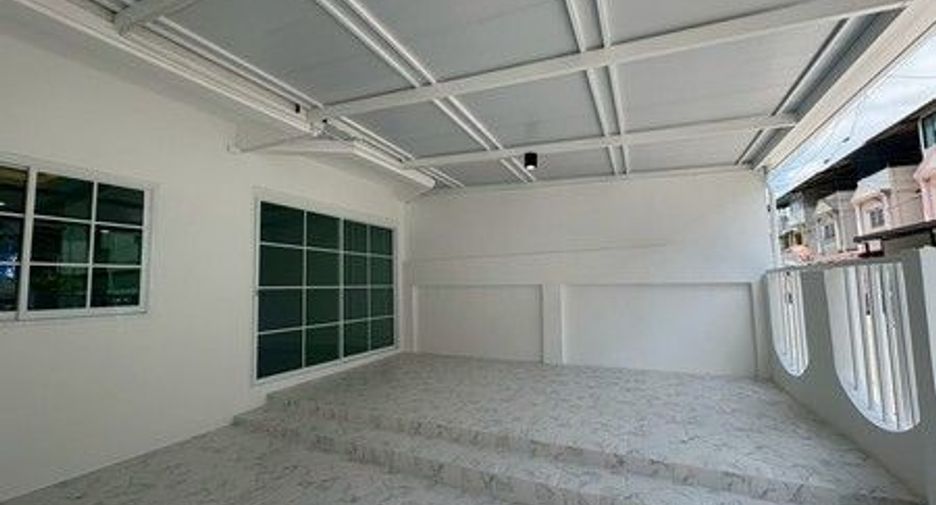For sale 3 bedrooms townhouse in Nong Khaem, Bangkok