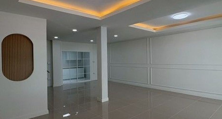 For sale 3 bedrooms townhouse in Nong Khaem, Bangkok