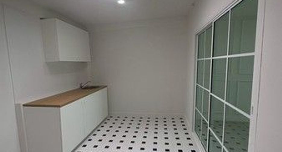 For sale 3 bedrooms townhouse in Nong Khaem, Bangkok
