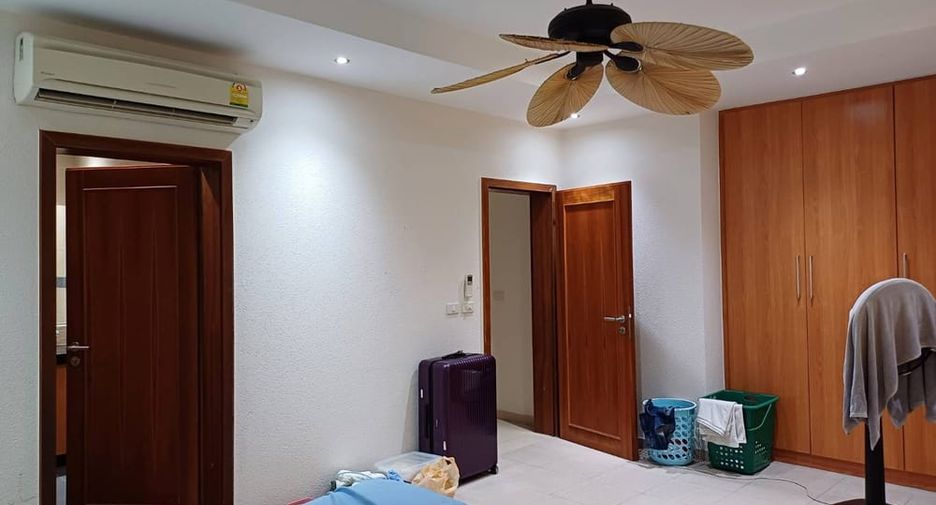 For rent 3 bedrooms villa in East Pattaya, Pattaya
