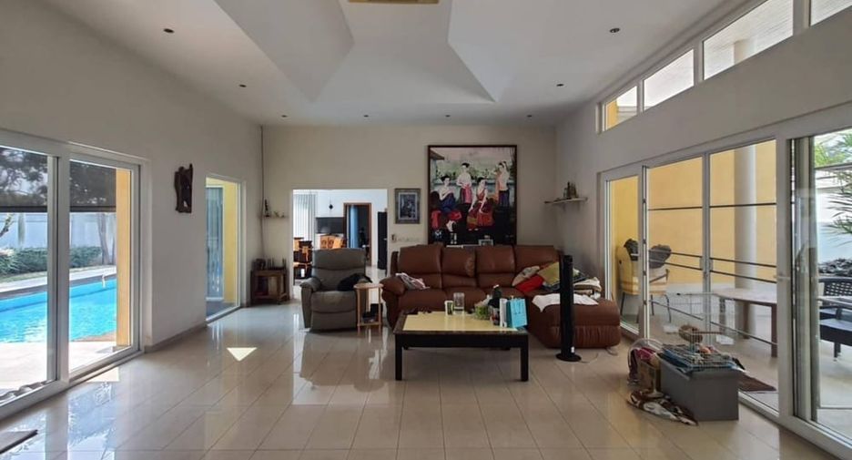 For rent 3 bedrooms villa in East Pattaya, Pattaya