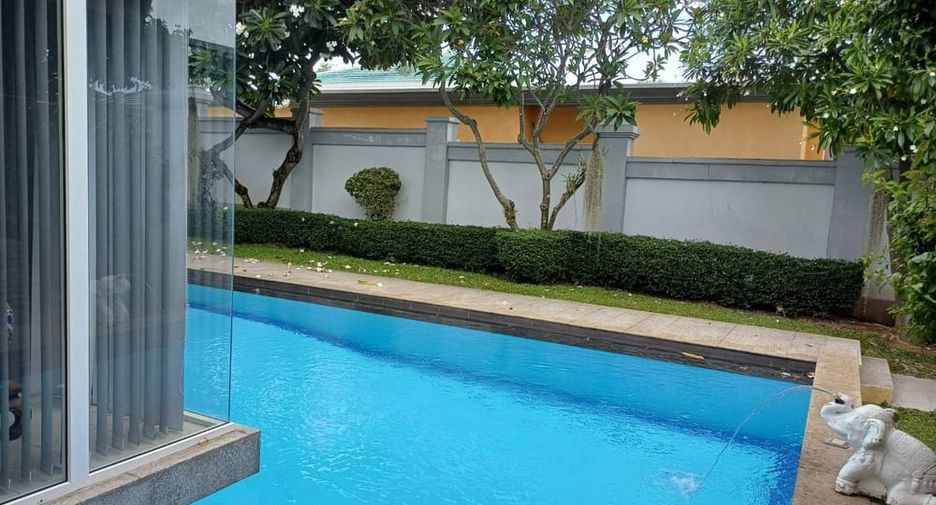 For rent 3 bedrooms villa in East Pattaya, Pattaya
