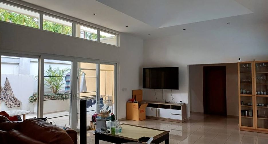 For rent 3 bedrooms villa in East Pattaya, Pattaya
