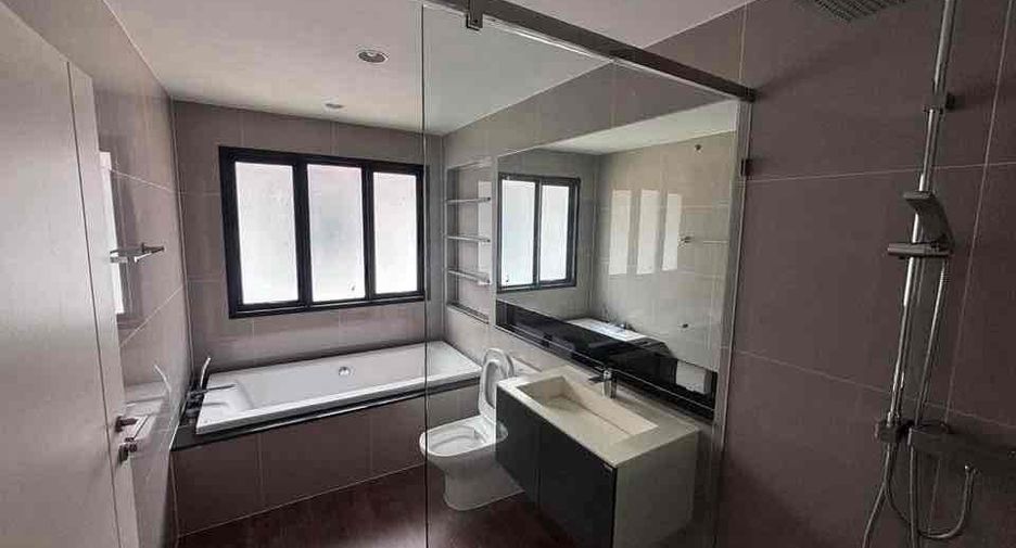 For rent 4 bedrooms house in Lam Luk Ka, Pathum Thani