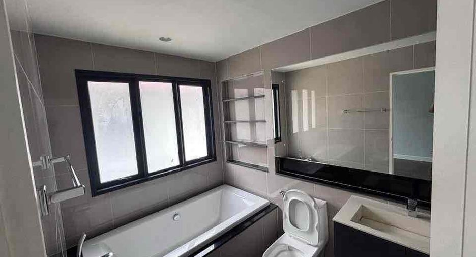 For rent 4 bedrooms house in Lam Luk Ka, Pathum Thani