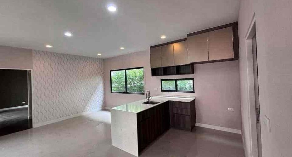 For rent 4 bedrooms house in Lam Luk Ka, Pathum Thani