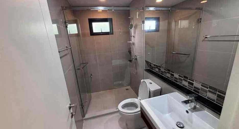 For rent 4 bedrooms house in Lam Luk Ka, Pathum Thani