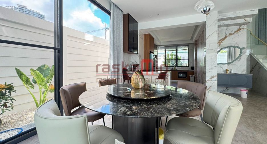 À vendre 5 chambres villa à North Pattaya, Pattaya