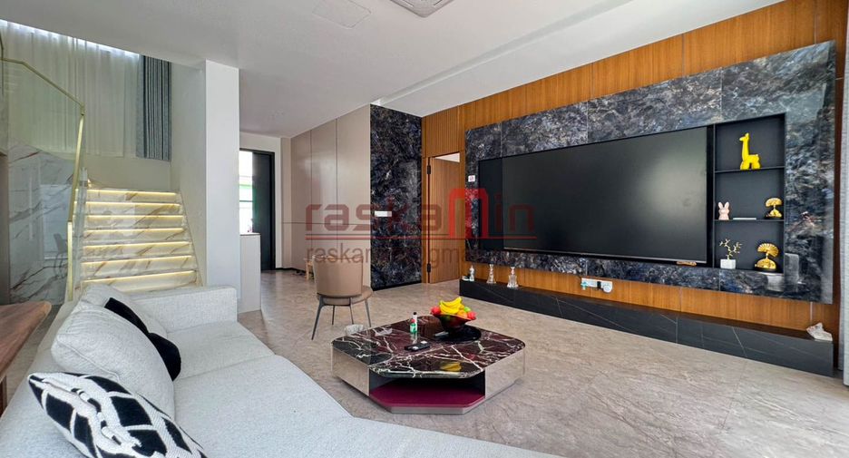 À vendre 5 chambres villa à North Pattaya, Pattaya