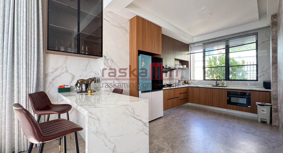 À vendre 5 chambres villa à North Pattaya, Pattaya
