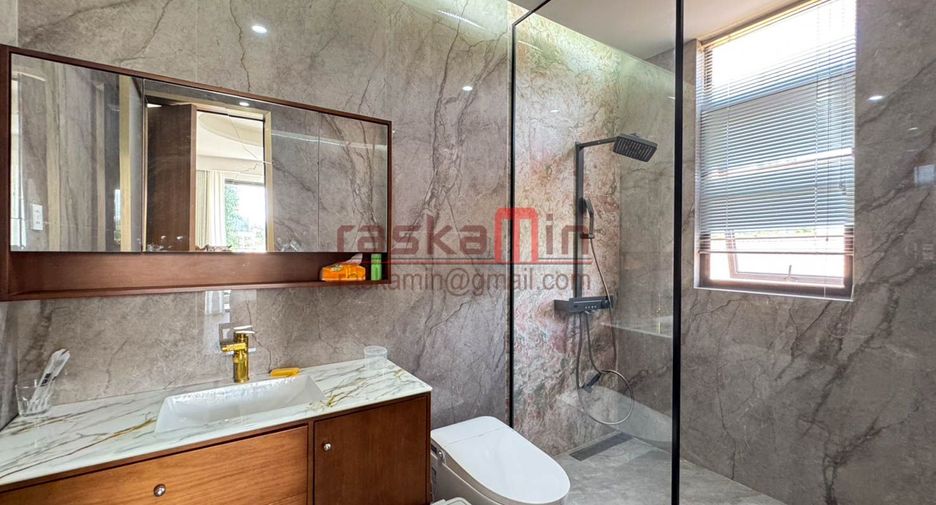 À vendre 5 chambres villa à North Pattaya, Pattaya