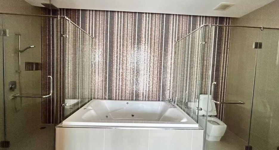 For rent 2 bedrooms condo in North Pattaya, Pattaya