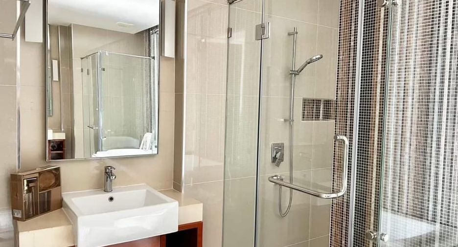 For rent 2 bedrooms condo in North Pattaya, Pattaya