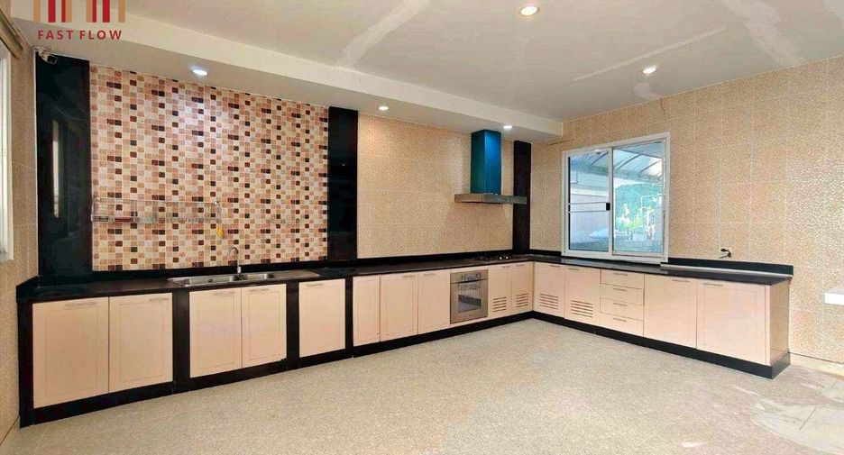 Haus zum Kauf mit 3 Zimmer in Thanyaburi, Pathum Thani