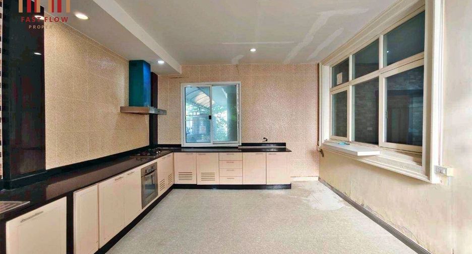 Haus zum Kauf mit 3 Zimmer in Thanyaburi, Pathum Thani