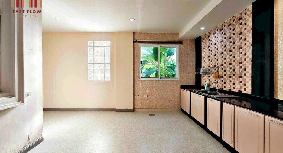 Haus zum Kauf mit 3 Zimmer in Thanyaburi, Pathum Thani