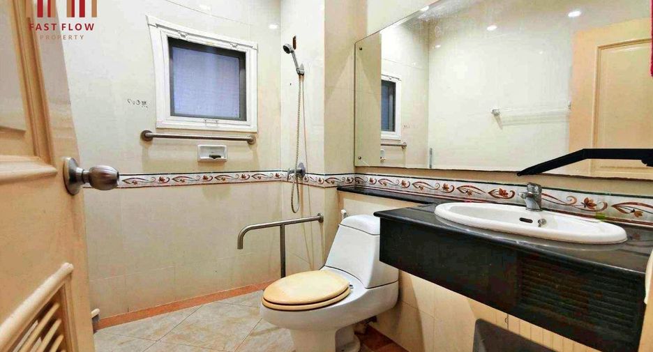 Haus zum Kauf mit 3 Zimmer in Thanyaburi, Pathum Thani