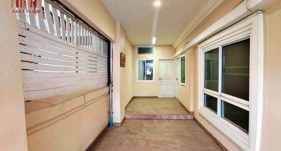 Haus zum Kauf mit 3 Zimmer in Thanyaburi, Pathum Thani