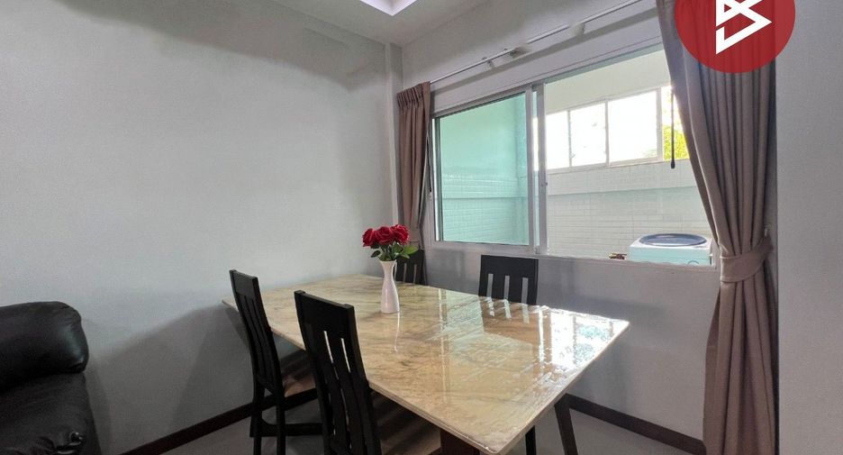 出售 3 卧室 联排别墅 在 Sam Phran, Nakhon Pathom