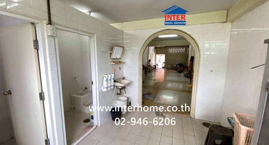 Local comercial en venta de 4 habitaciones en Bang Khun Thian, Bangkok