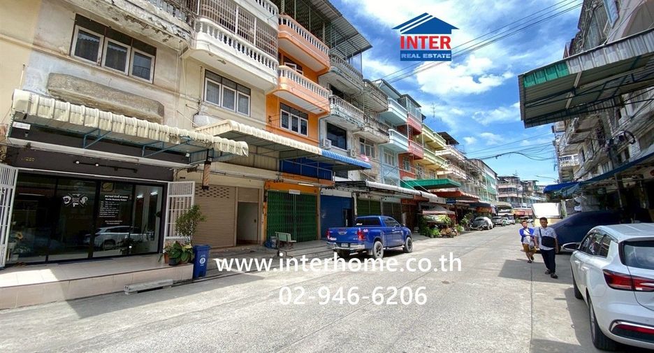 Local comercial en venta de 4 habitaciones en Bang Khun Thian, Bangkok