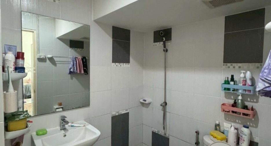Casa adosada en venta de 3 habitaciones en Thanyaburi, Pathum Thani