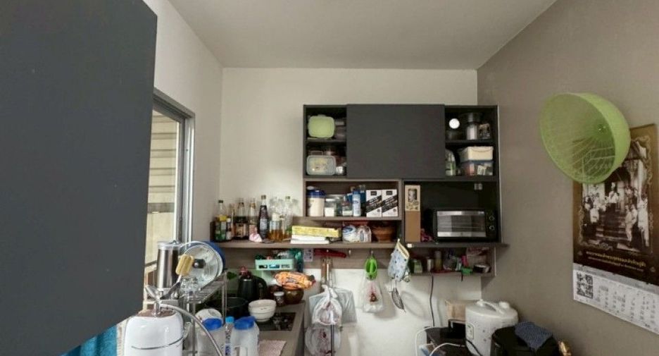 Casa adosada en venta de 3 habitaciones en Thanyaburi, Pathum Thani