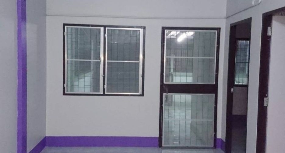 For sale 2 bedrooms townhouse in Ban Bueng, Chonburi