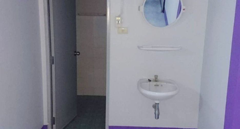 For sale 2 bedrooms townhouse in Ban Bueng, Chonburi