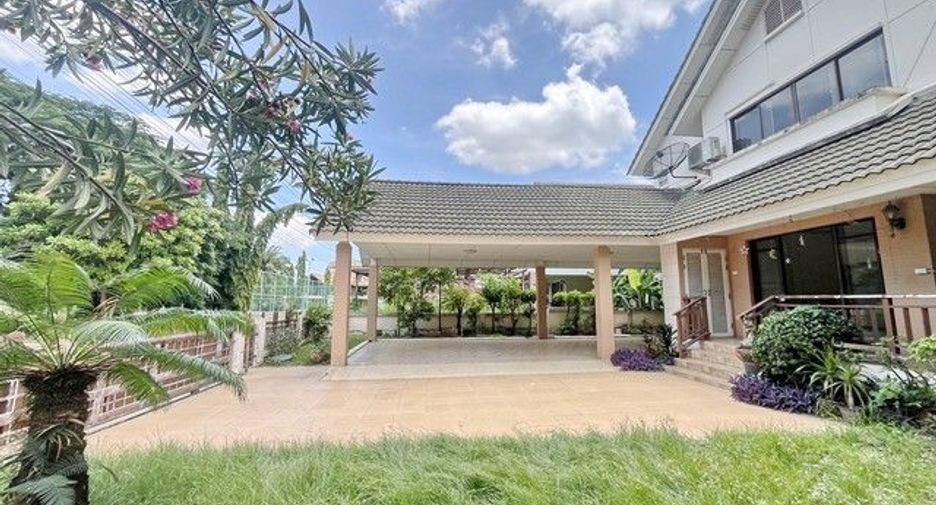 For sale 3 bedrooms house in Si Racha, Chonburi