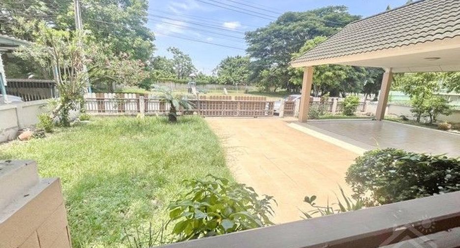 For sale 3 bedrooms house in Si Racha, Chonburi