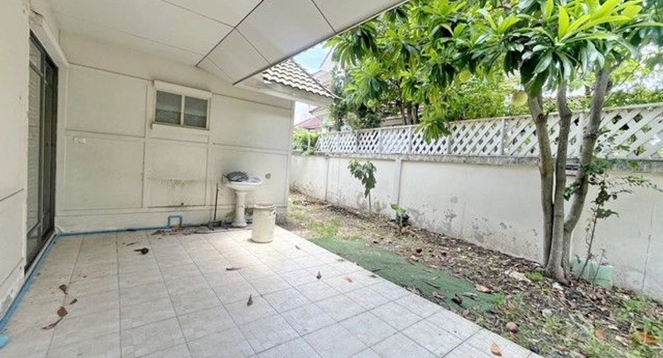 For sale 3 bedrooms house in Si Racha, Chonburi