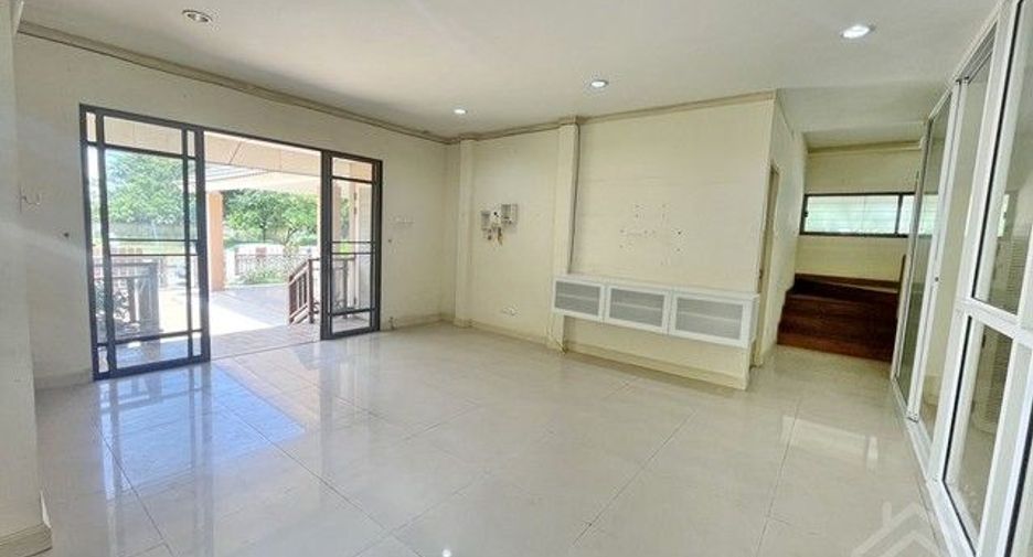 For sale 3 bedrooms house in Si Racha, Chonburi