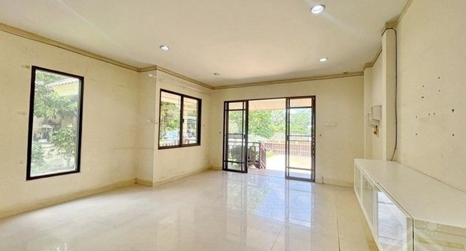 For sale 3 bedrooms house in Si Racha, Chonburi