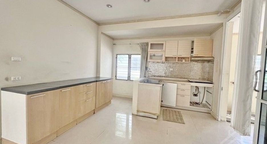 For sale 3 bedrooms house in Si Racha, Chonburi