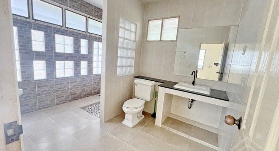 For sale 3 bedrooms house in Si Racha, Chonburi