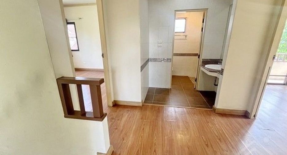 For sale 3 bedrooms house in Si Racha, Chonburi