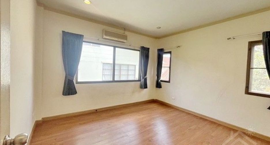 For sale 3 bedrooms house in Si Racha, Chonburi