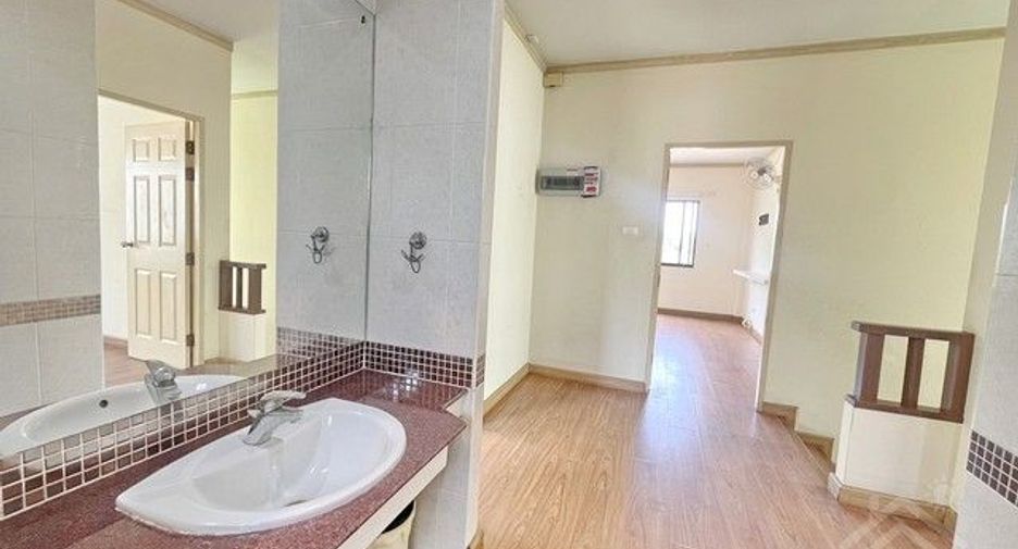 For sale 3 bedrooms house in Si Racha, Chonburi