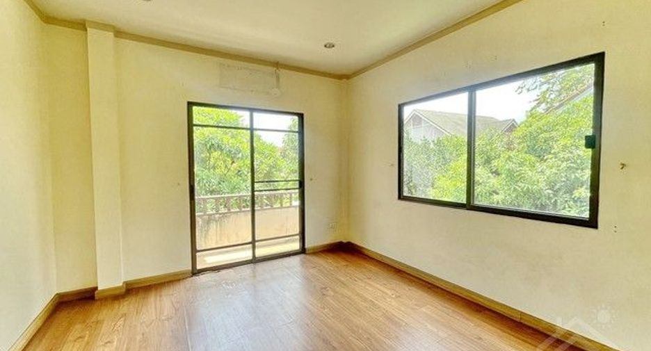 For sale 3 bedrooms house in Si Racha, Chonburi
