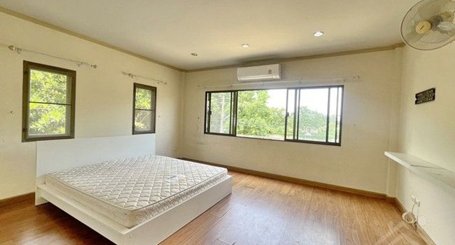 For sale 3 bedrooms house in Si Racha, Chonburi