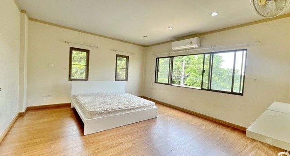 For sale 3 bedrooms house in Si Racha, Chonburi