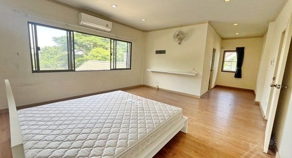 For sale 3 bedrooms house in Si Racha, Chonburi