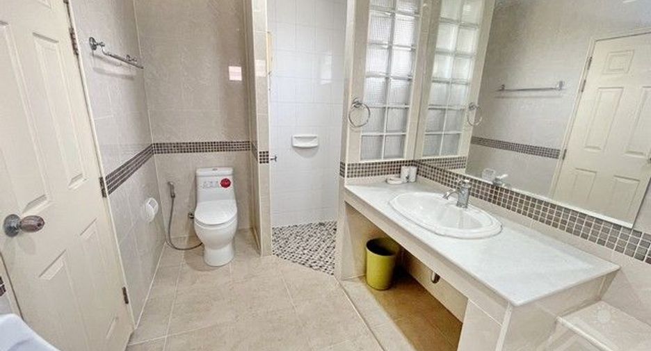 For sale 3 bedrooms house in Si Racha, Chonburi