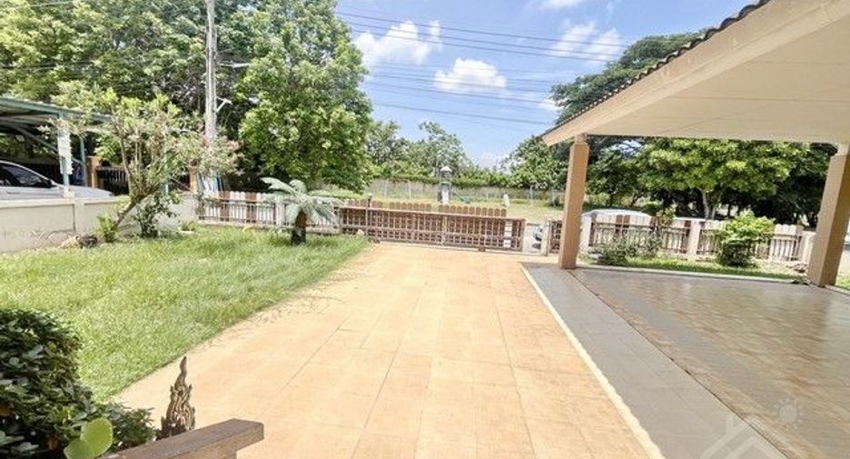 For sale 3 bedrooms house in Si Racha, Chonburi