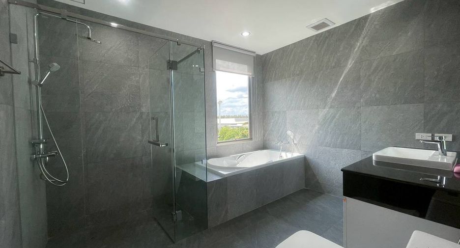 For rent 3 bedrooms condo in Mueang Chiang Mai, Chiang Mai
