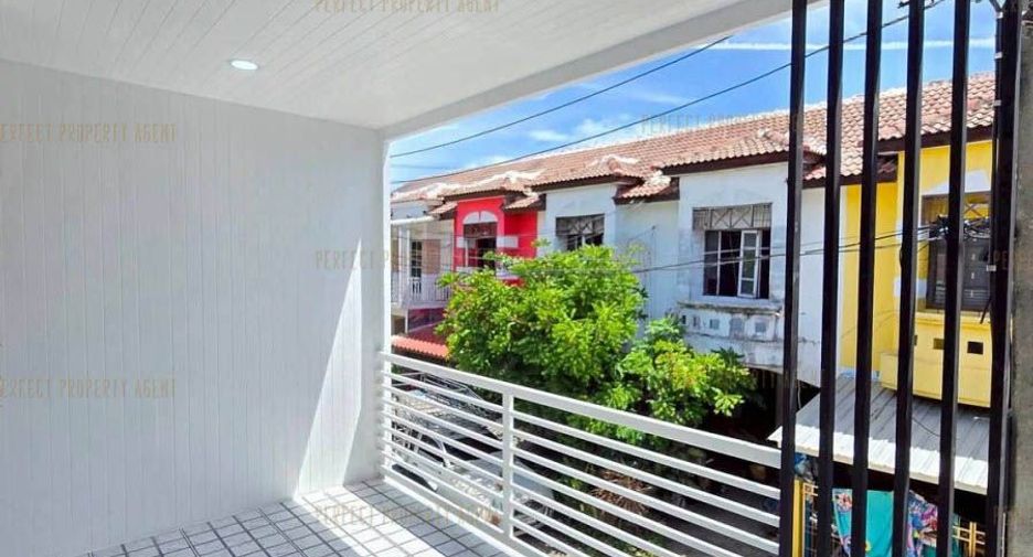 For sale 3 bedrooms townhouse in Sai Noi, Nonthaburi