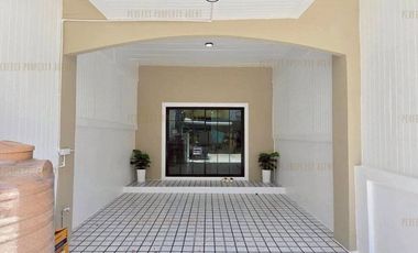 Casa adosada en venta de 3 habitaciones en Sai Noi, Nonthaburi