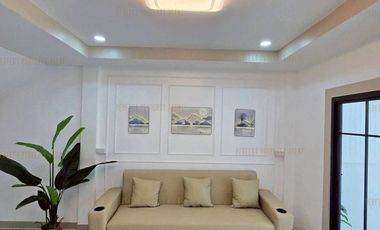 Casa adosada en venta de 3 habitaciones en Sai Noi, Nonthaburi